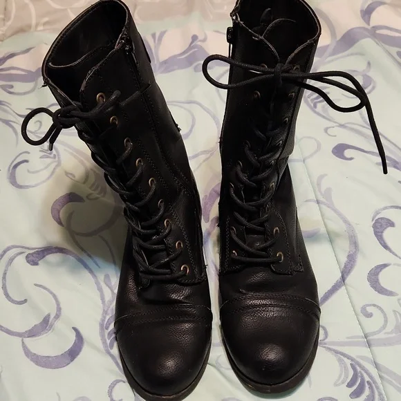 Women's Black Lace-Up Boots - Picture 3 of 6